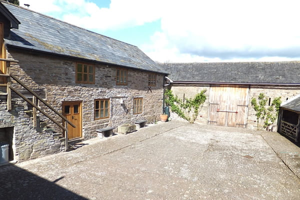 Knapp-Farm-Courtyard